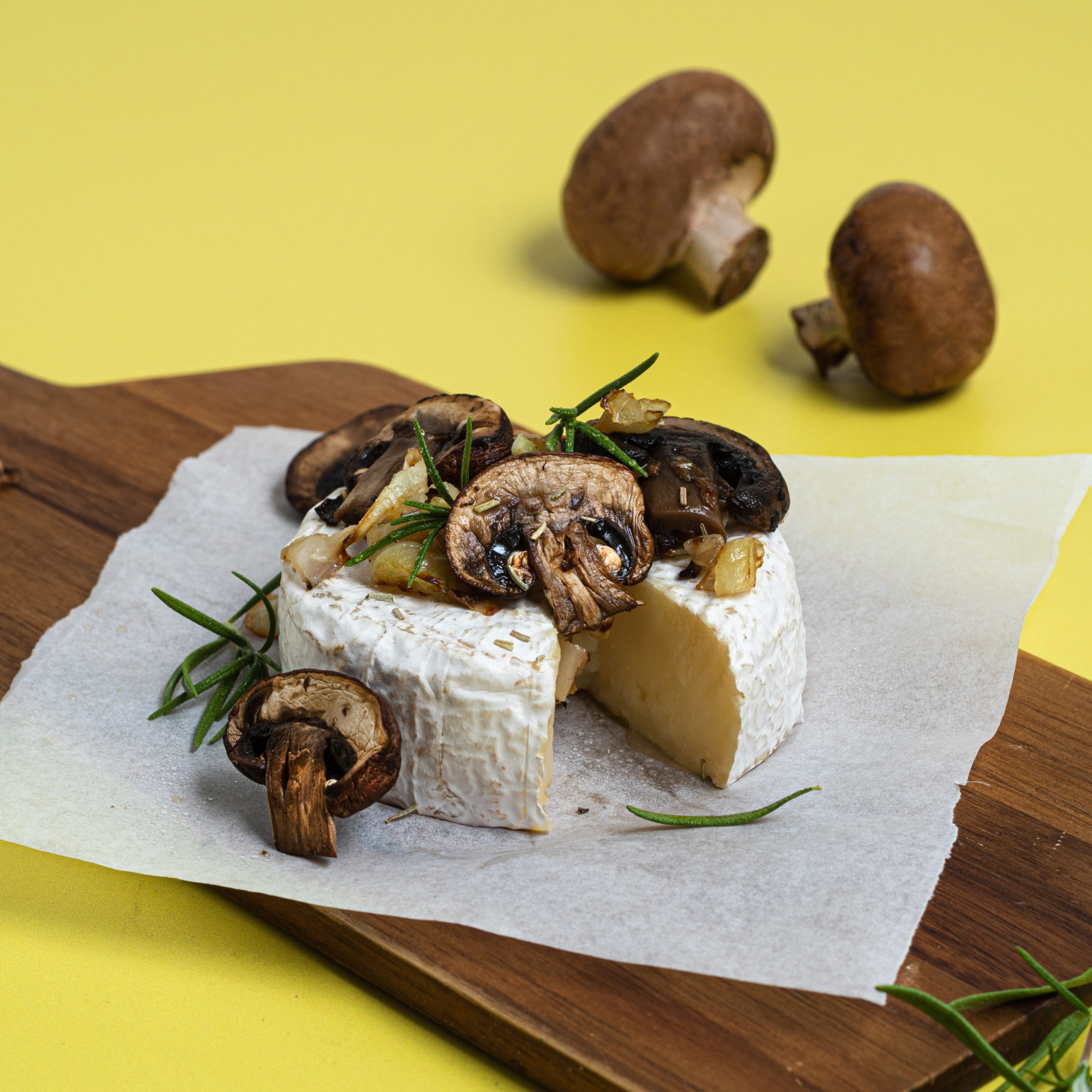 A02_Baked Camembert with Mushrooms