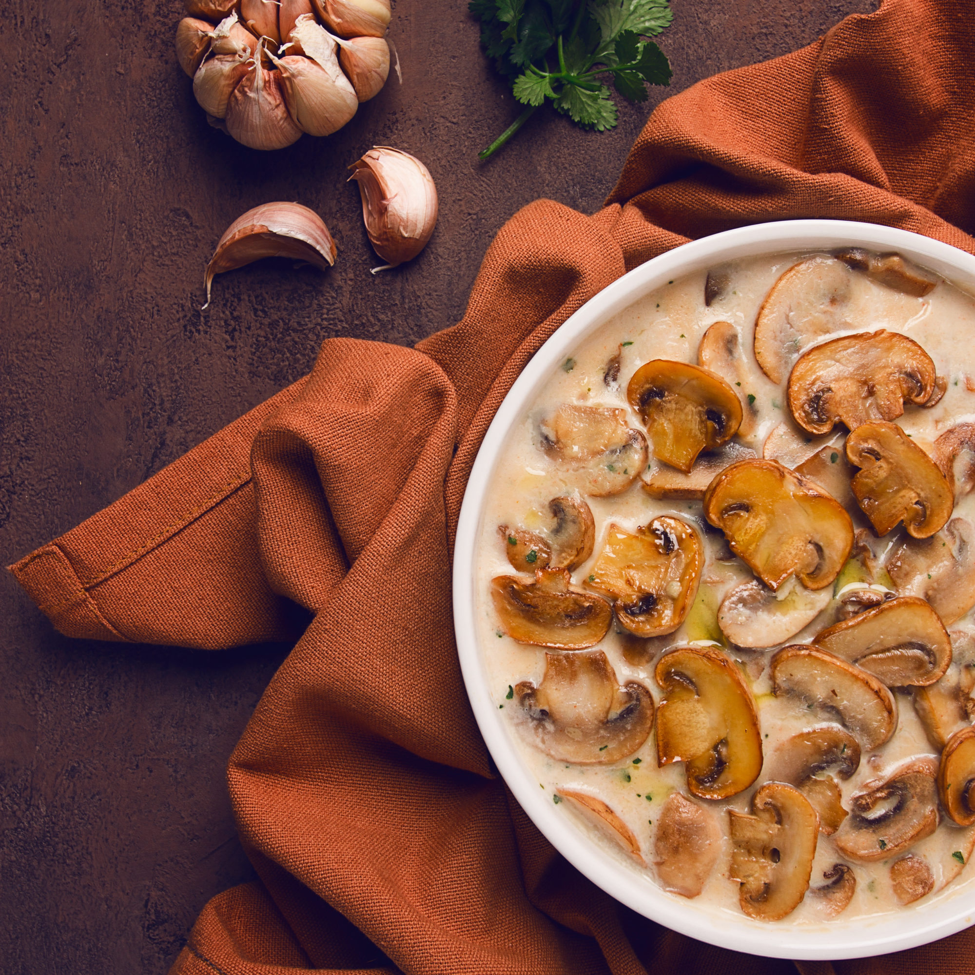 champignons in creamy garlic sauce, with herbs and spices, gravy, sauce, no people,