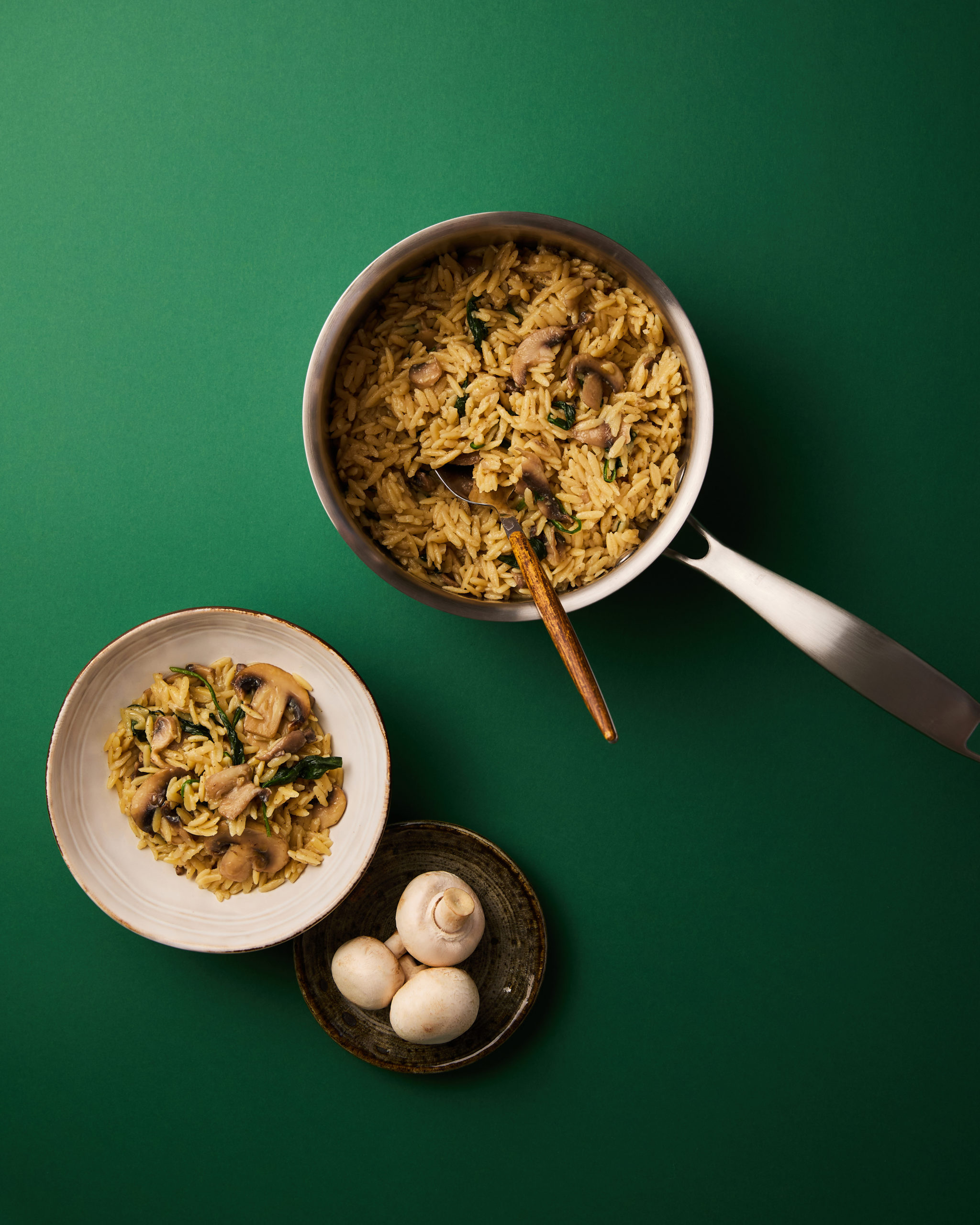 Cremoso orzo con champiñones dorados - European Mushrooms