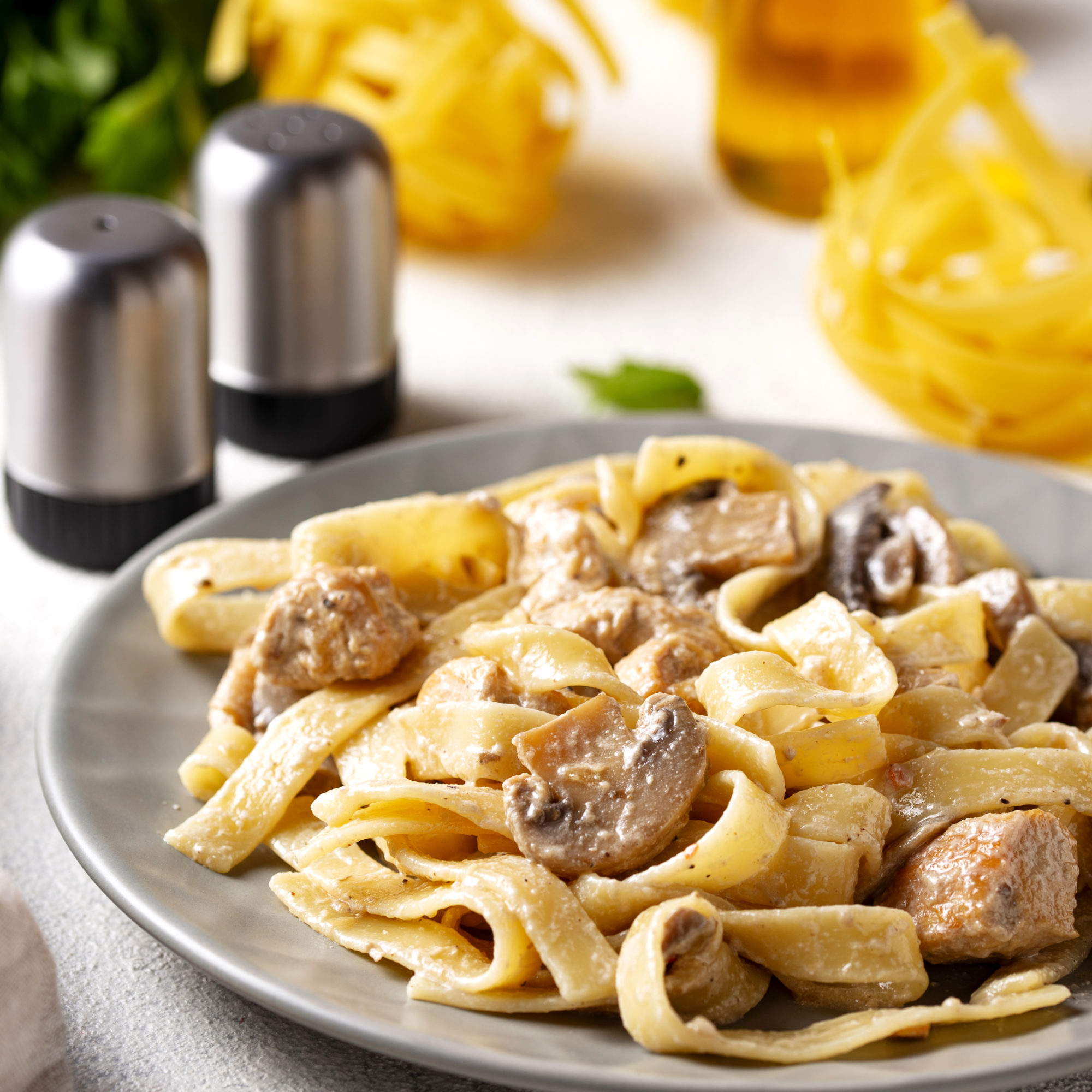 Pasta with chicken and mushroom